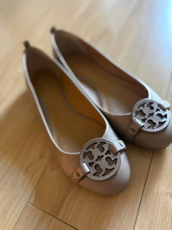 Tory Burch Light Gray Logo Ballet Flats - Picture 2 of 4
